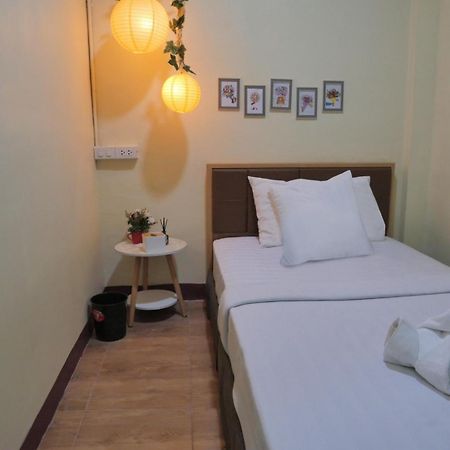 Ez Sleep @ Ratchada 19 Pansiyon Bangkok Dış mekan fotoğraf