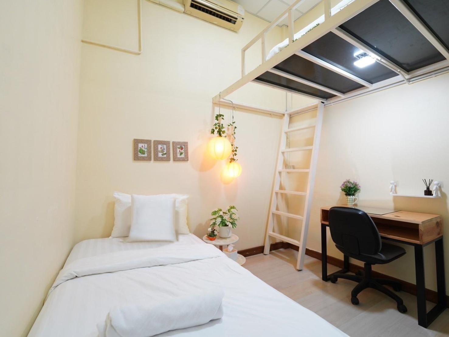 Ez Sleep @ Ratchada 19 Pansiyon Bangkok Dış mekan fotoğraf
