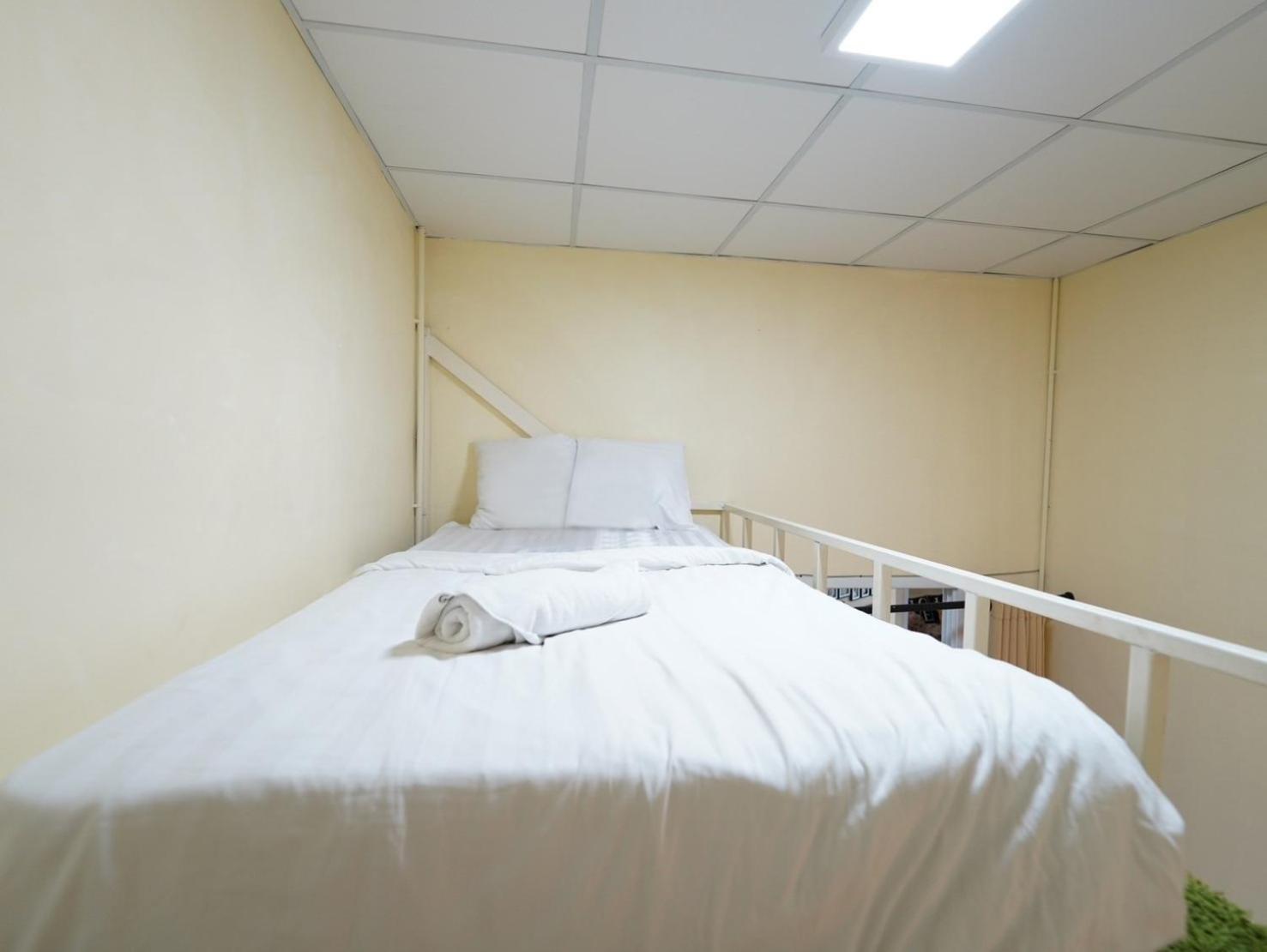 Ez Sleep @ Ratchada 19 Pansiyon Bangkok Dış mekan fotoğraf