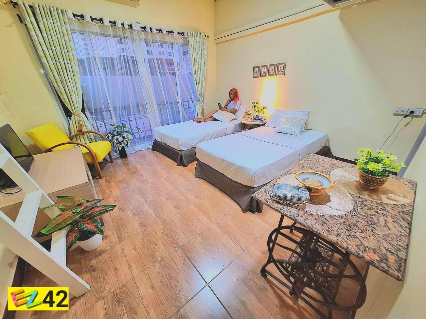Ez Sleep @ Ratchada 19 Pansiyon Bangkok Dış mekan fotoğraf